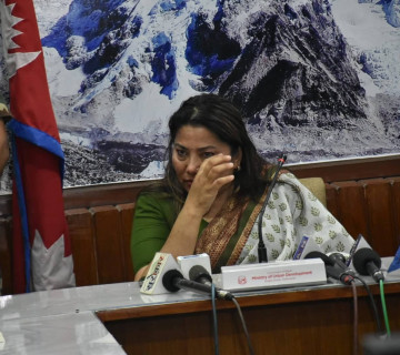 मन्त्री छाड्दा भावुक बनेकी ‘पोस्टर गर्ल’ झाँक्री